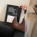 Petit sac hobo femme finition mate, fermeture zippée