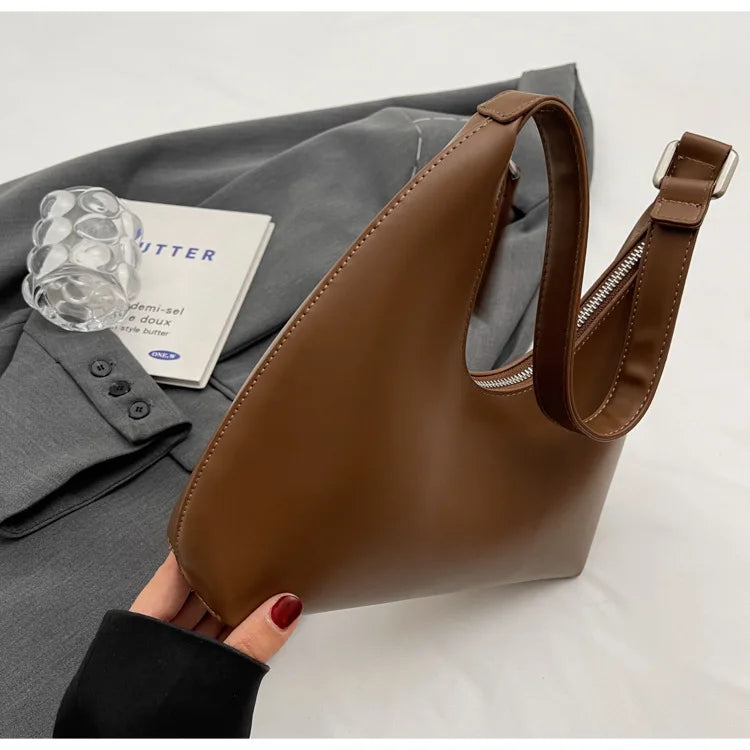 Petit sac hobo femme finition mate, fermeture zippée