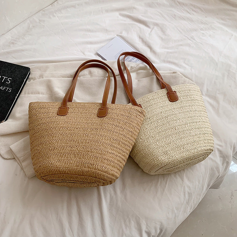 Sac panier femme en paille, anses en similicuir, forme trapèze