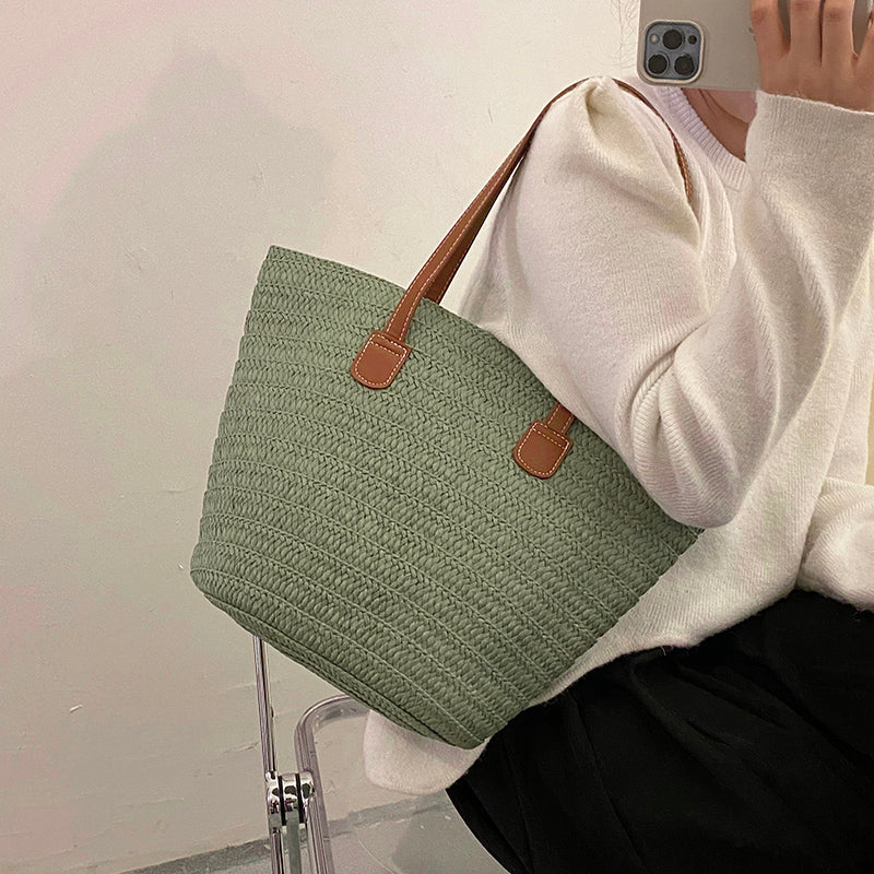 Sac panier femme en paille, anses en similicuir, forme trapèze