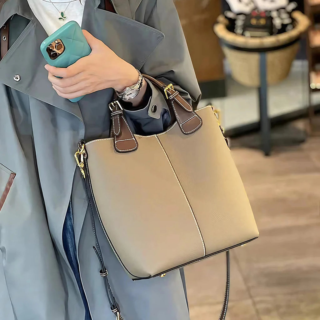 Sac seau femme en cuir grainé, anses courtes et bandoulière, beige