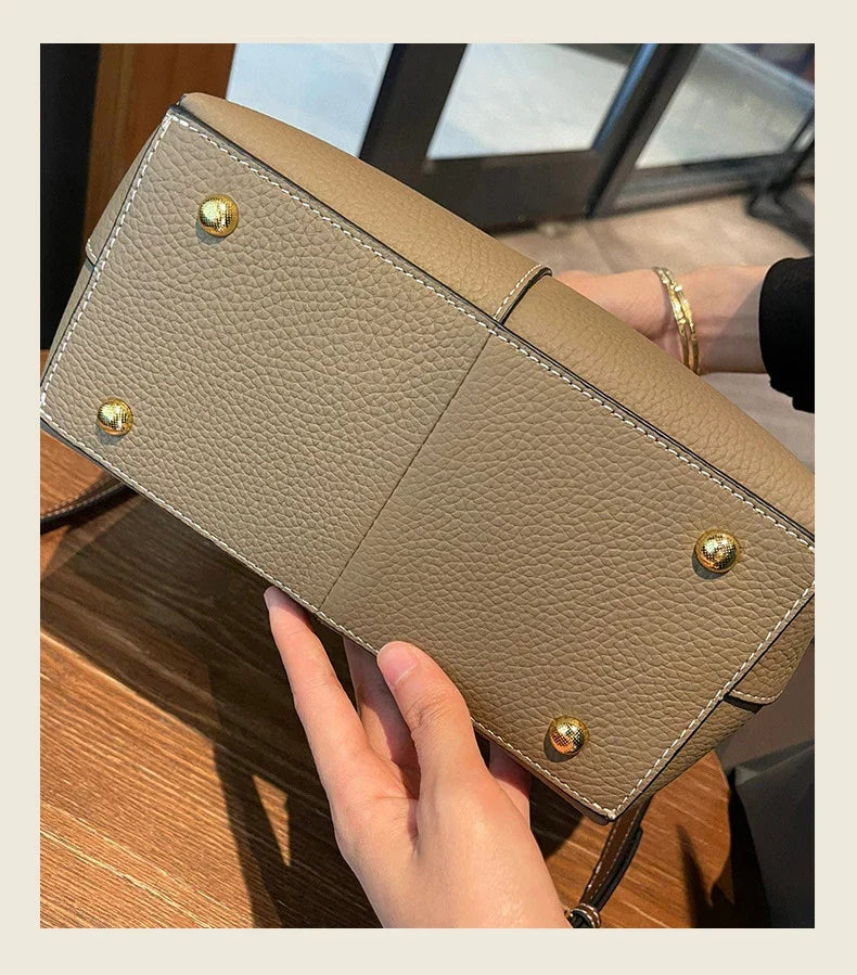 Sac seau femme en cuir grainé, anses courtes et bandoulière