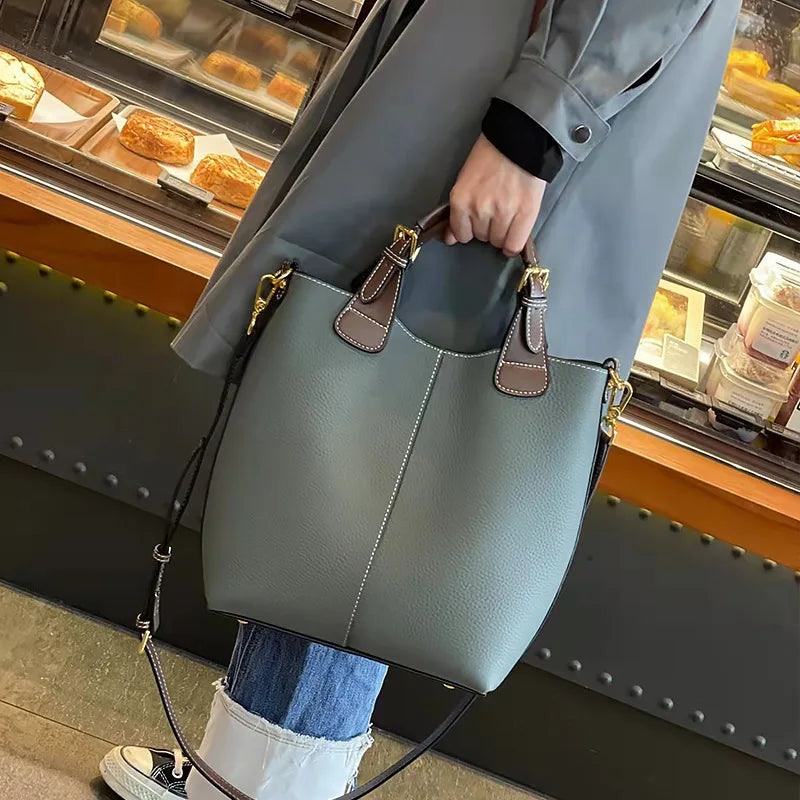 Sac seau femme en cuir grainé, anses courtes et bandoulière, vert