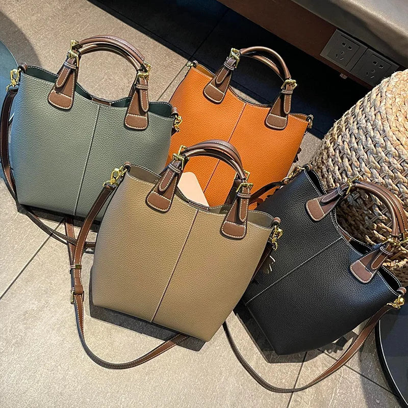 Sac seau femme en cuir grainé, anses courtes et bandoulière