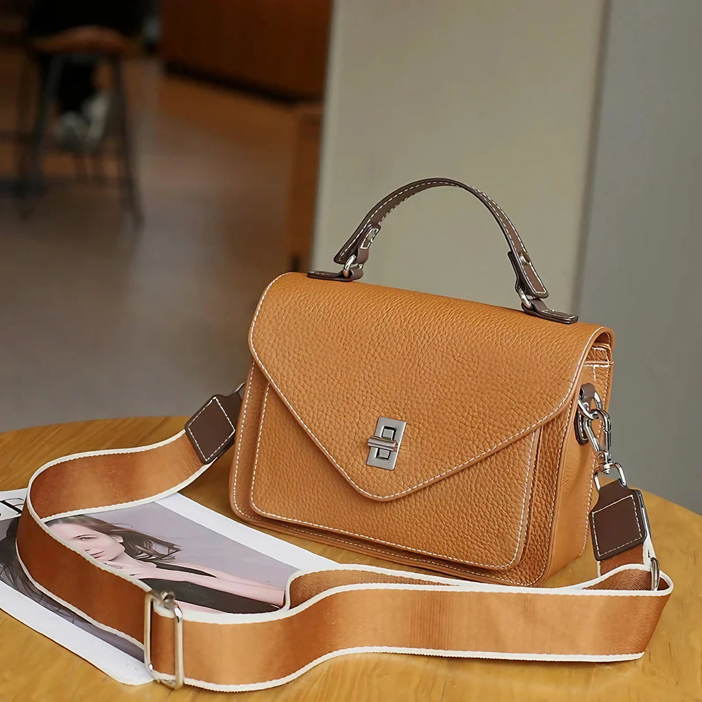 Petit sac à main femme à rabat, deux bandoulières amovibles, camel