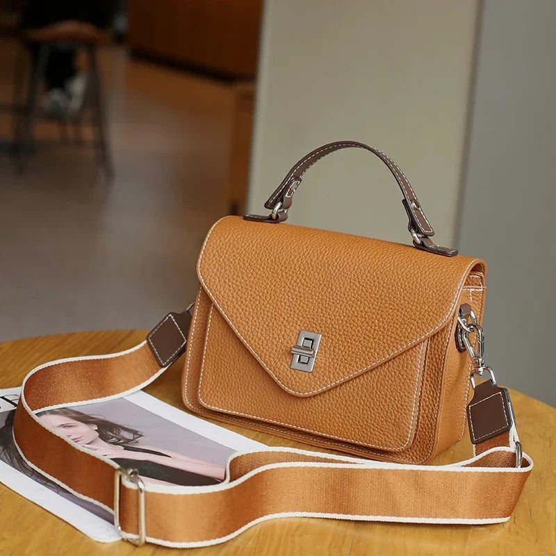 Petit sac à main femme à rabat, deux bandoulières amovibles, camel