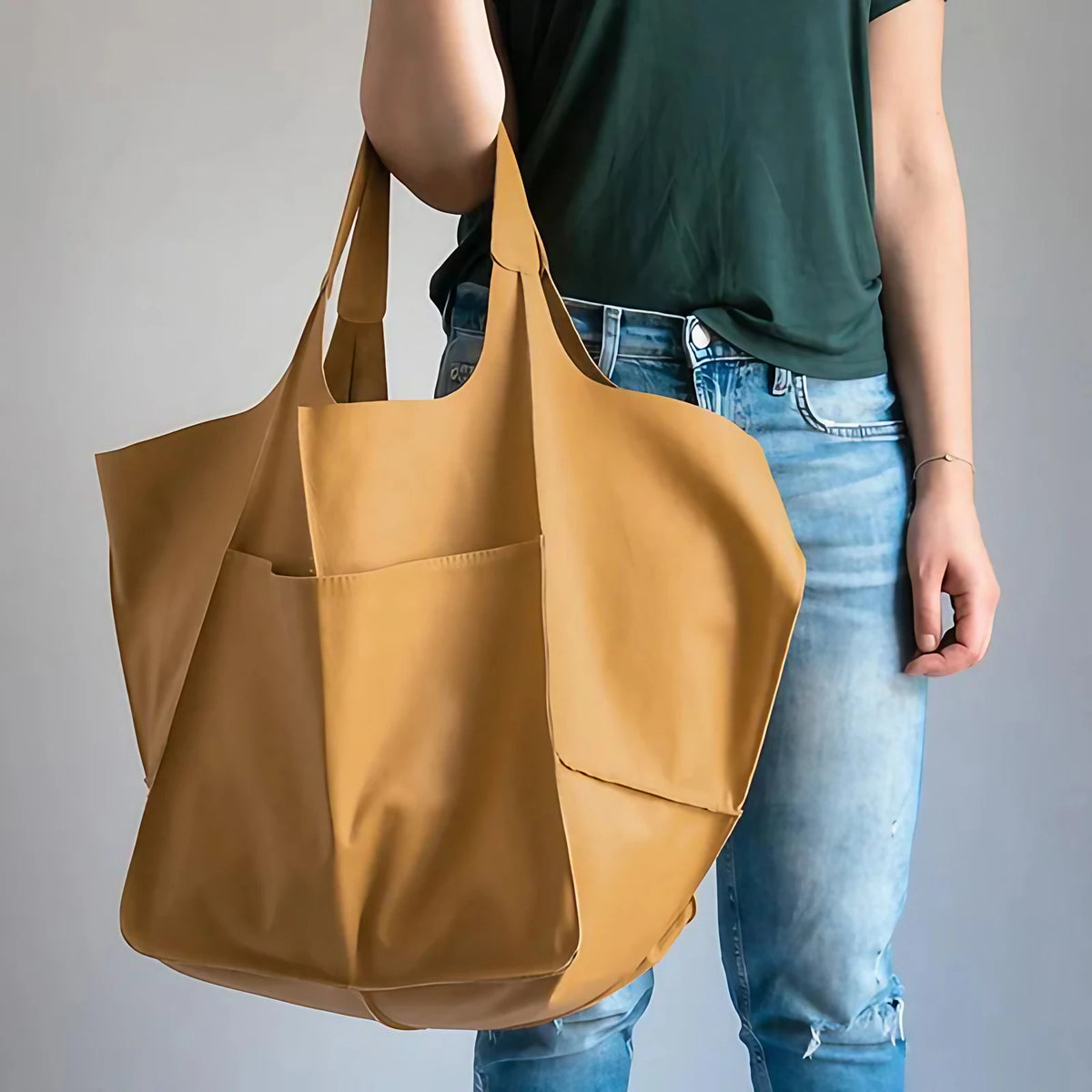Grand sac à main femme en similicuir, coins rabattables, jaune