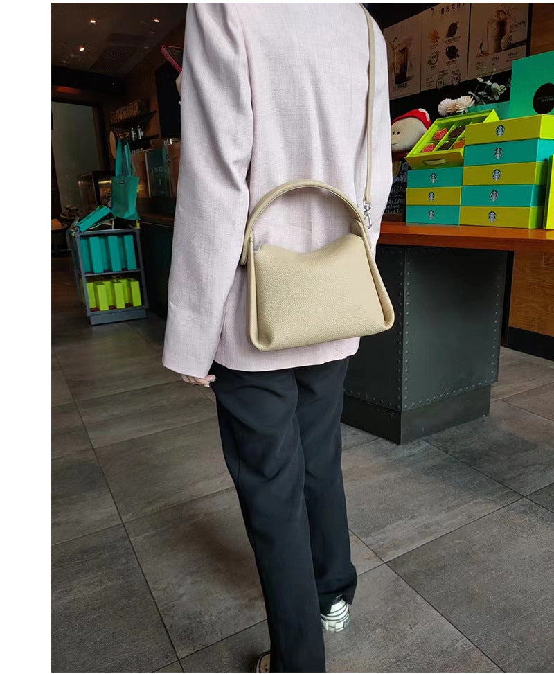 Sac à main femme en cuir grainé beige, 23 x 19 cm