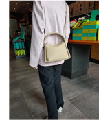 Sac à main femme en cuir grainé beige, 23 x 19 cm
