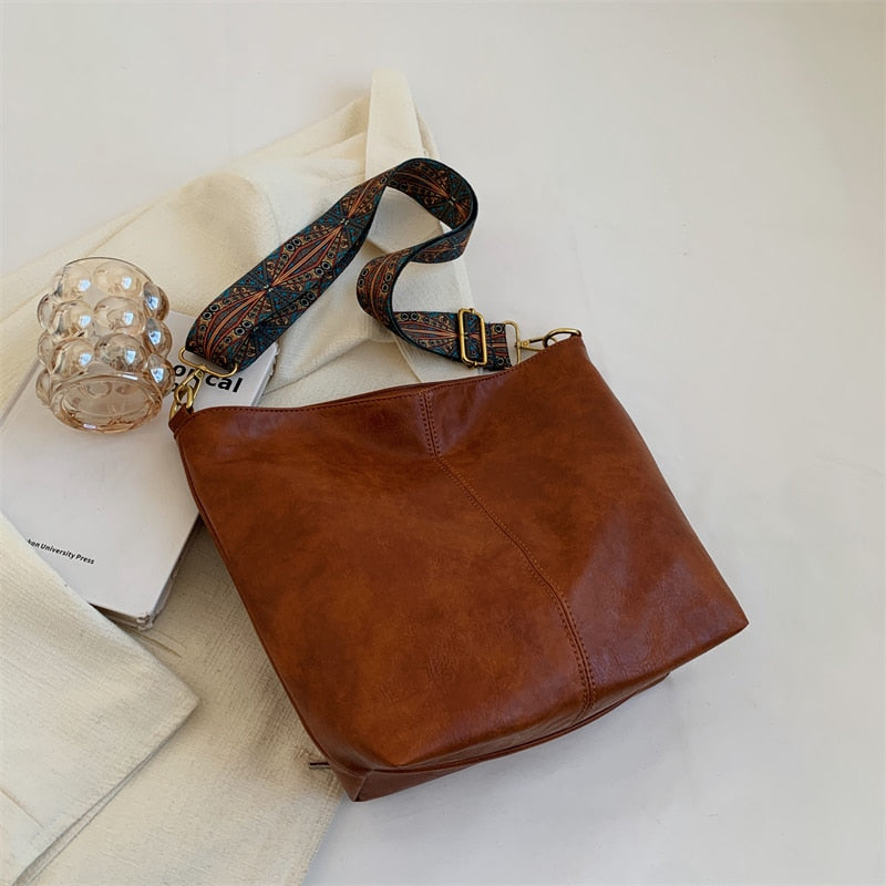 Sac seau allongé femme en similicuir, bandoulière en tissu à motifs, marron