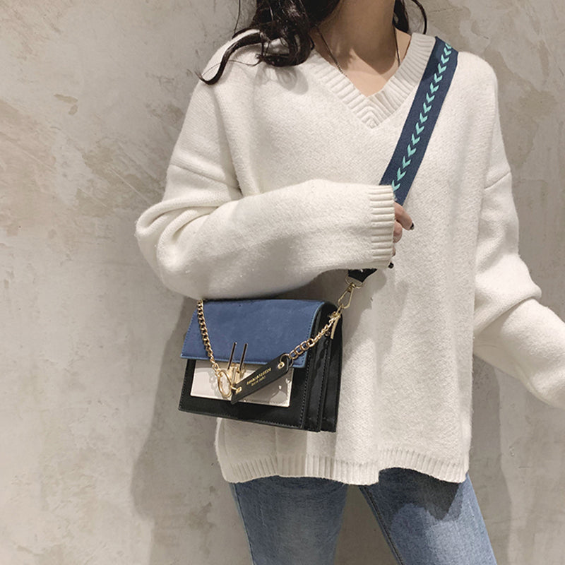 Petit sac à rabat femme bleu et noir, porté épaule ou croisé