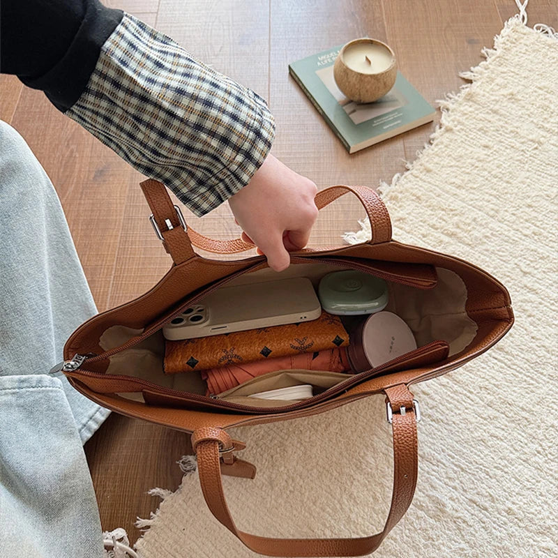 Sac cabas femme en paille tressée et similicuir, zippé