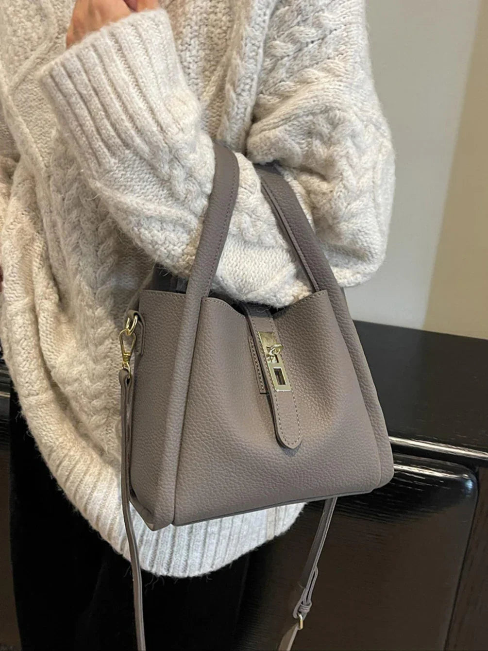 Sac à main femme à anses rigides et bandoulière, pochette amovible