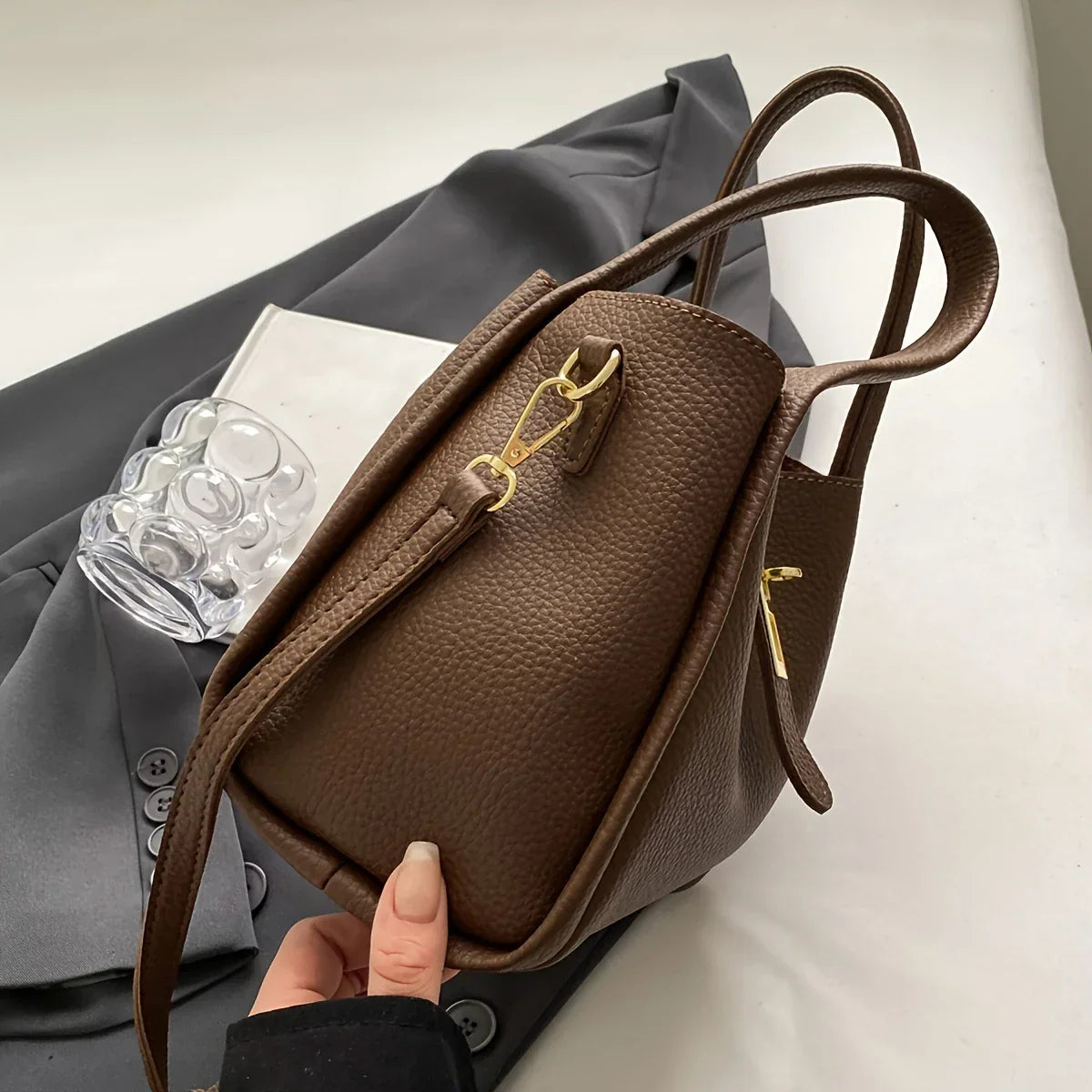 Sac à main femme à anses rigides et bandoulière, pochette amovible