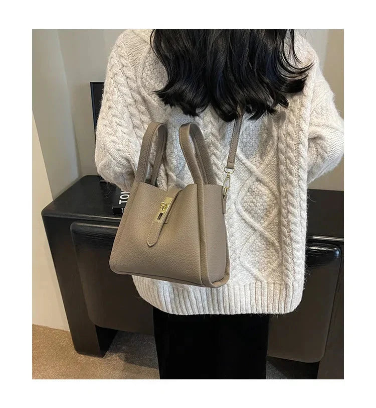 Sac à main femme à anses rigides et bandoulière, pochette amovible