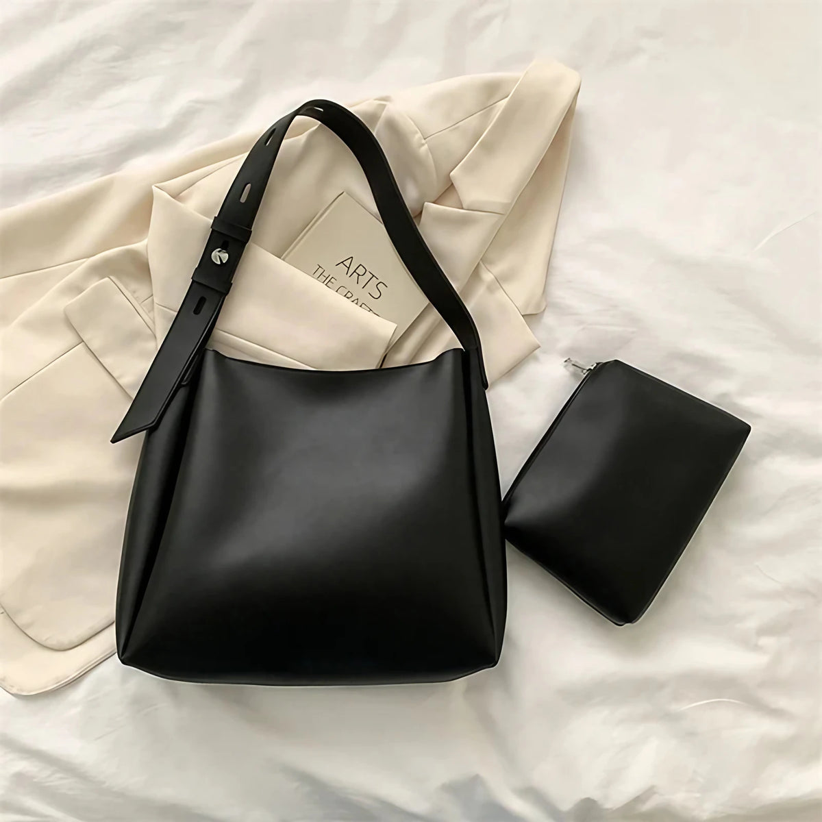 Sac porté épaule femme en similicuir mat, anse réglable, noir