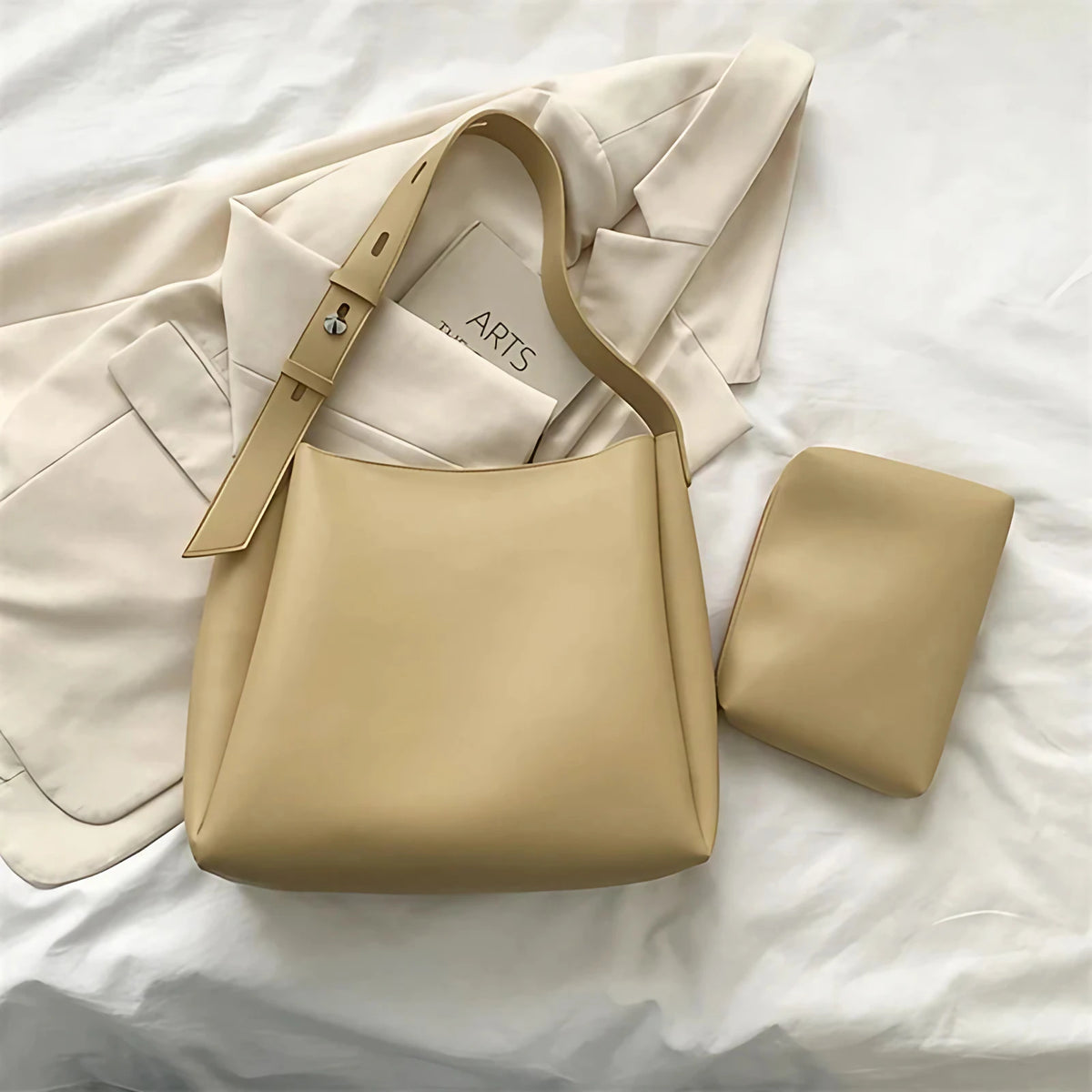 Sac porté épaule femme en similicuir mat, anse réglable, beige