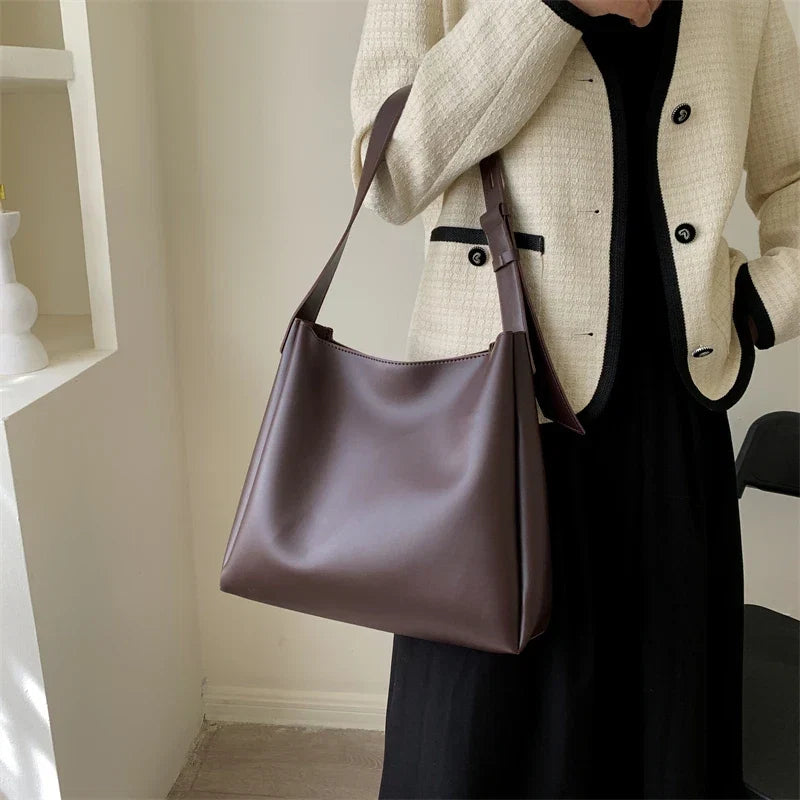 Sac porté épaule femme en similicuir mat, anse réglable