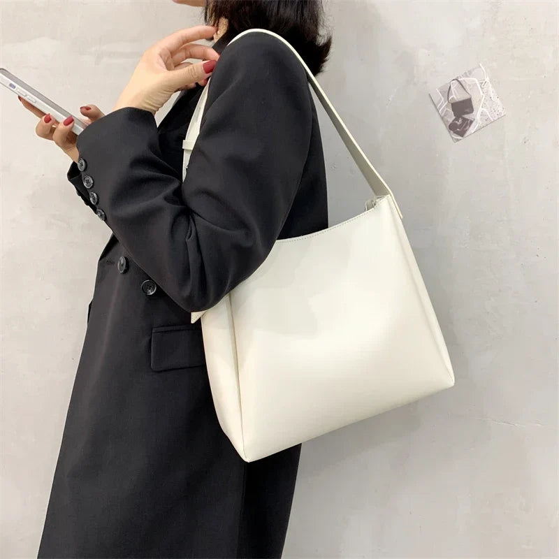 Sac porté épaule femme en similicuir mat, anse réglable