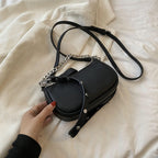 Sac à main noir femme à chaîne argentée, fermeture zip, noir