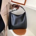 Grand sac porté épaule femme noir mat, forme verticale, noir