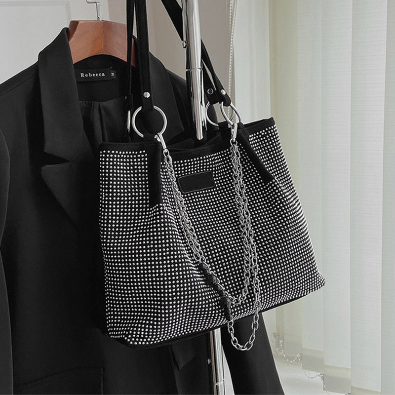 Sac bourse noir femme à strass et détails argentés, 32 x 25 cm