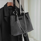 Sac bourse noir femme à strass et détails argentés, 32 x 25 cm