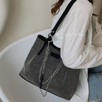 Sac bourse noir femme à strass et détails argentés, 32 x 25 cm