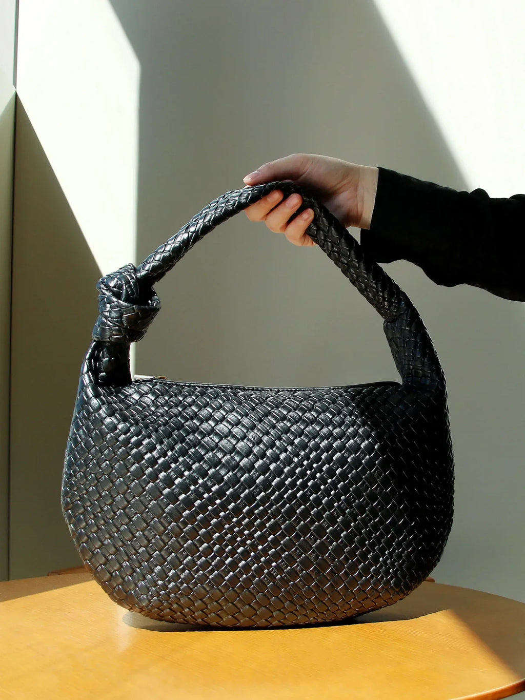 Sac à main rond tressé noir femme, nœuds décoratifs, noir