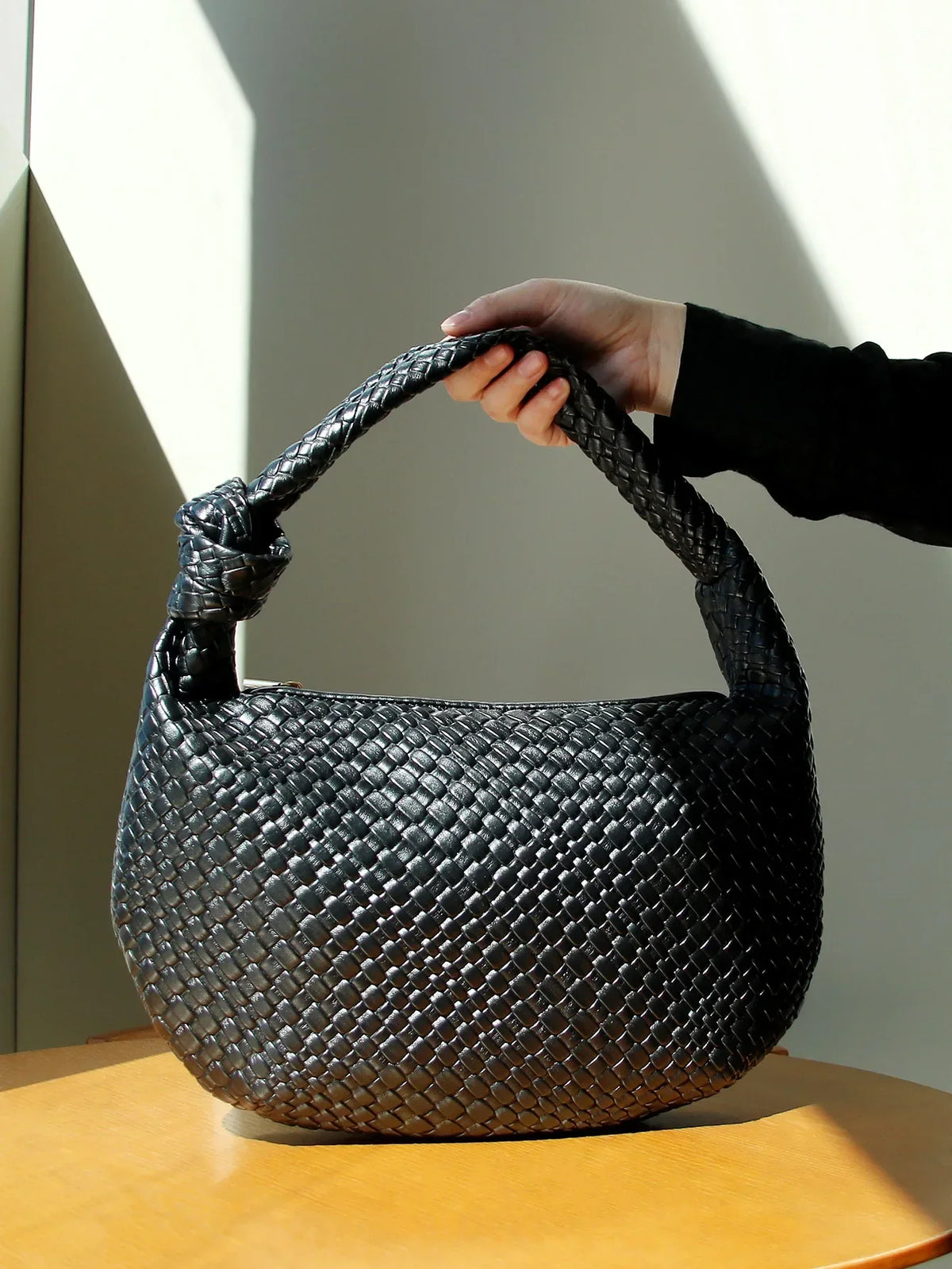 Sac à main rond tressé noir femme, nœuds décoratifs, noir