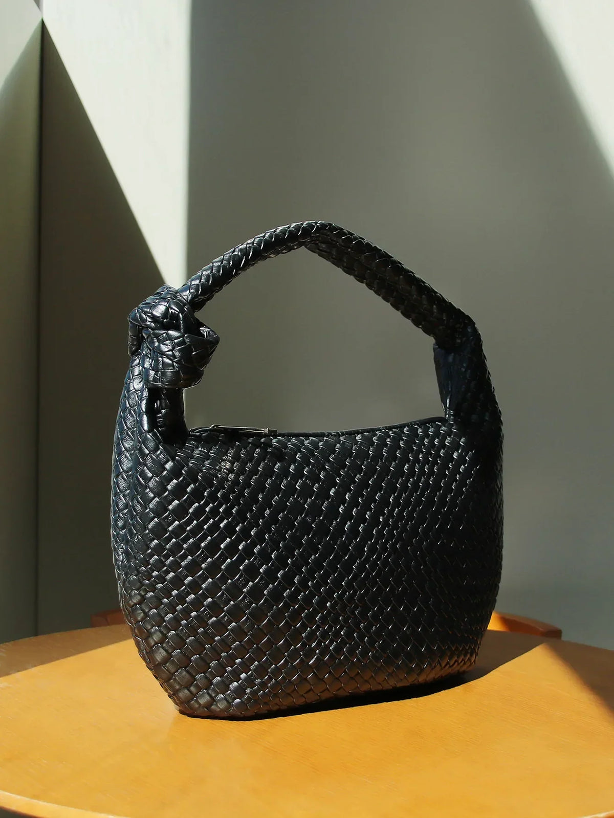 Sac à main rond tressé noir femme, nœuds décoratifs
