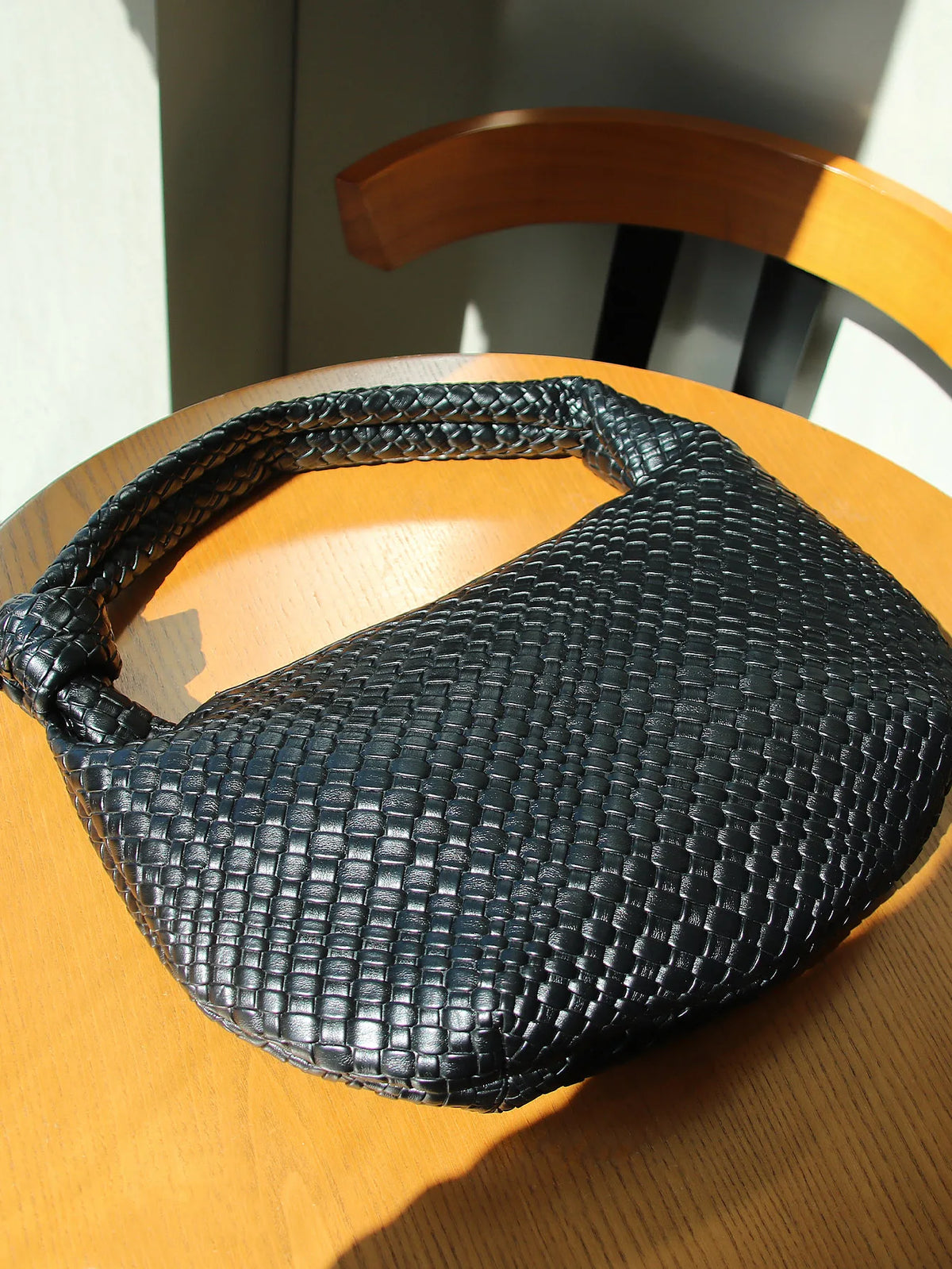 Sac à main rond tressé noir femme, nœuds décoratifs