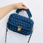 Petit sac en crochet femme, rabat et fermoir doré, 18 x 14 cm, bleu