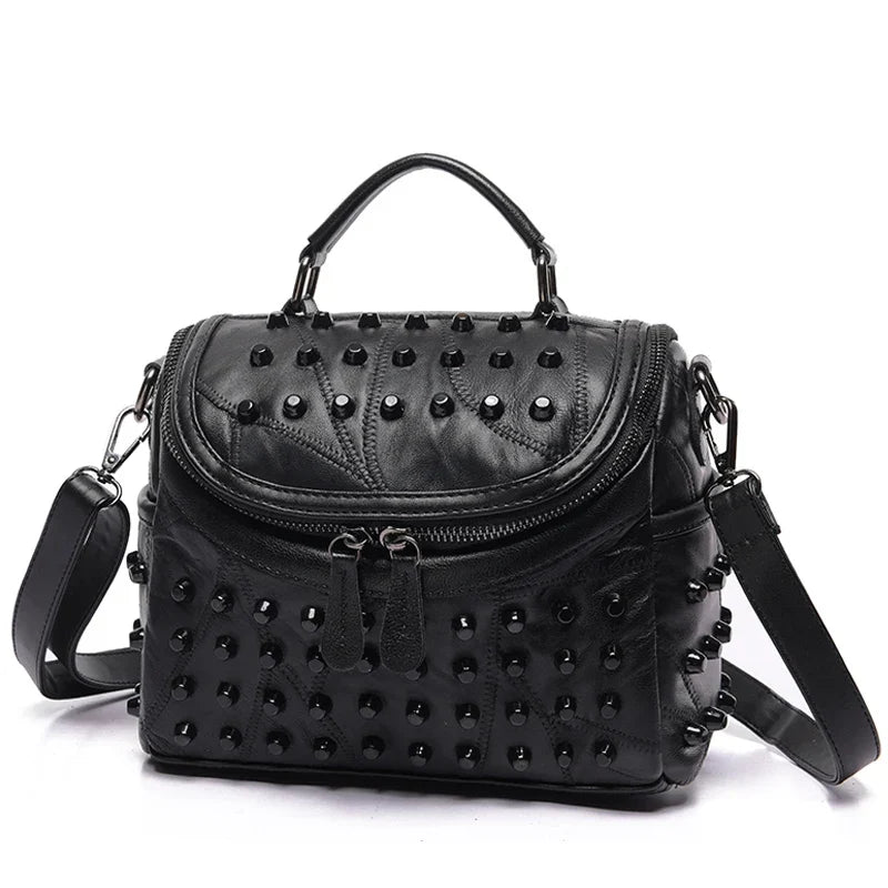 Sac à main carré noir rock, clous et aspect vieilli, noir