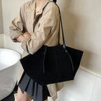 Grand sac cabas femme en suédine, anses rigides, pochette zippée