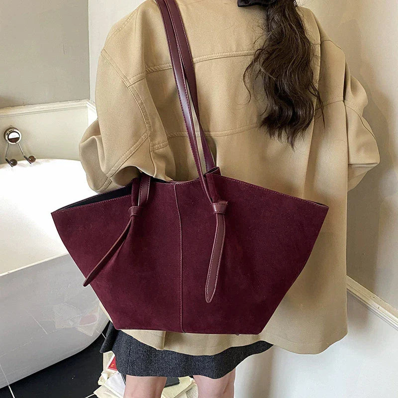 Grand sac cabas femme en suédine, anses rigides, pochette zippée