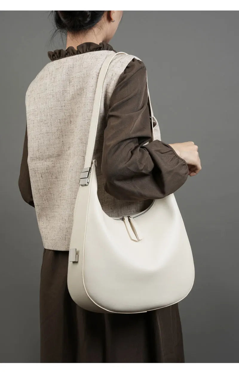 Grand sac hobo femme en cuir, anse modulable, noir ou blanc