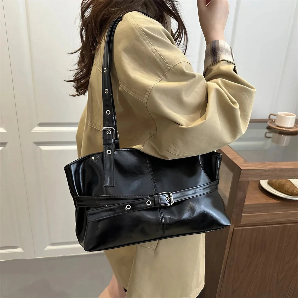 Sac à main femme en similicuir brillant, double anse