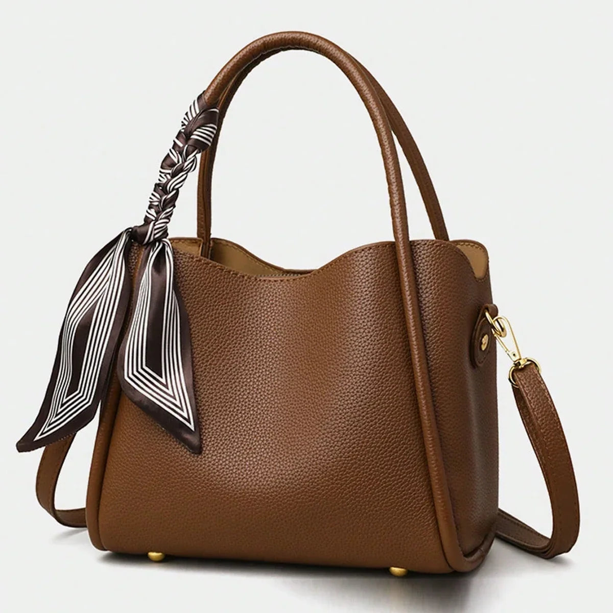 Sac seau femme marron en similicuir, forme triangulaire