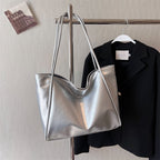 Grand sac à main argenté femme en cuir, forme évasée
