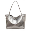 Grand sac à main argenté femme en cuir, forme évasée, argenté