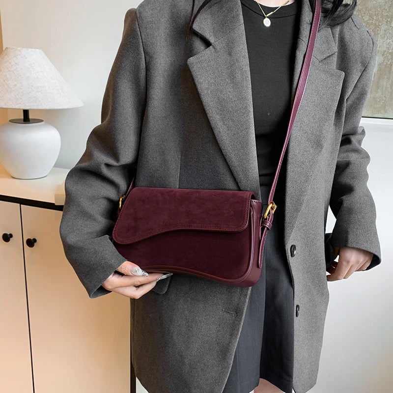 Sac porté épaule femme en suédine et similicuir, à rabat