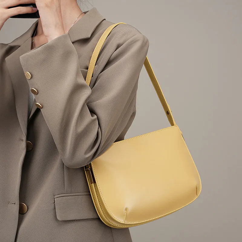Sac à main femme à structure rigide et fini mat, trois coloris