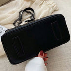 Sac matelassé noir mat femme, chaîne coulissante à maillons