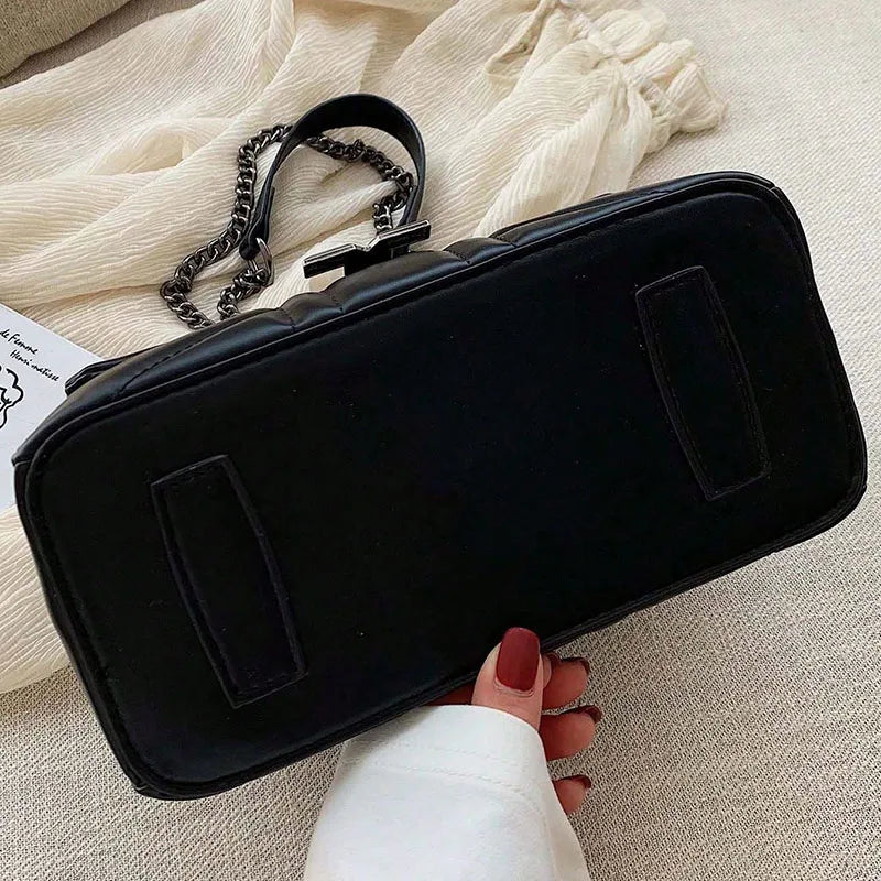 Sac matelassé noir mat femme, chaîne coulissante à maillons