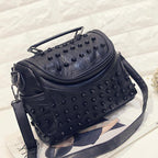 Petit sac à main noir à clous, bandoulière amovible