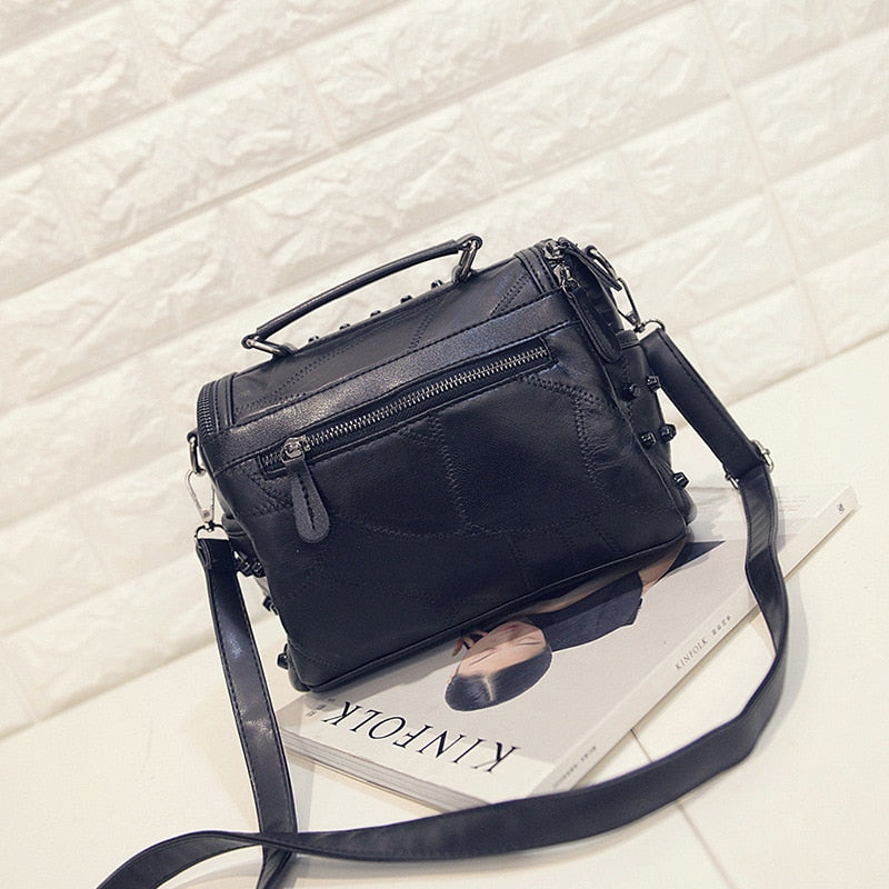 Petit sac à main noir à clous, bandoulière amovible