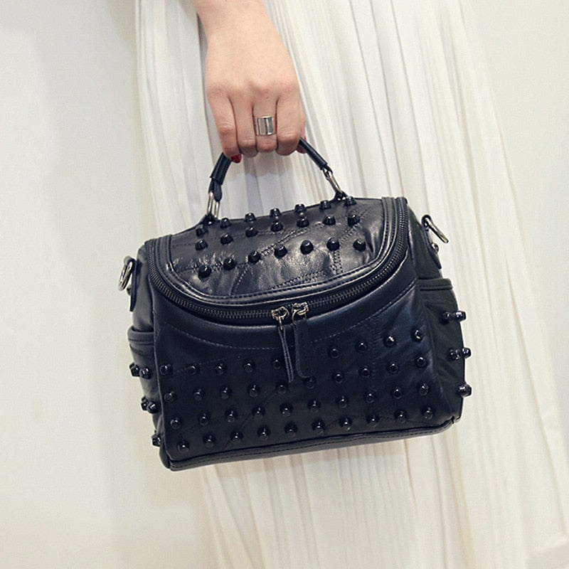 Petit sac à main noir à clous, bandoulière amovible