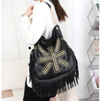 Sac à franges femme noir, clous étoiles dorés, poignée chaîne