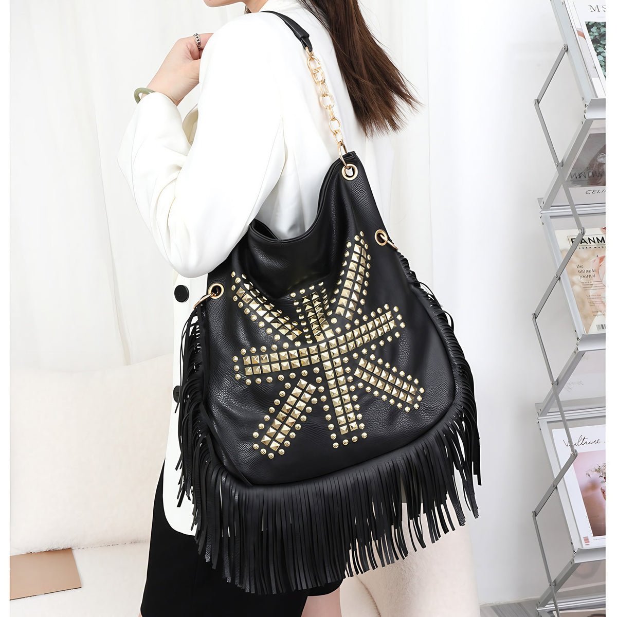 Sac à franges femme noir, clous étoiles dorés, poignée chaîne